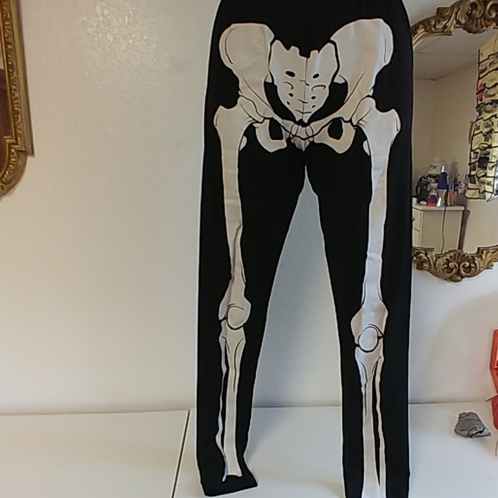 XS BRAND NEW SKELETON LEGGINGS
